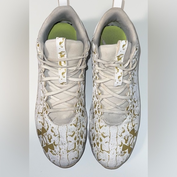 under armor- Gold and white football cleats - Picture 2 of 7